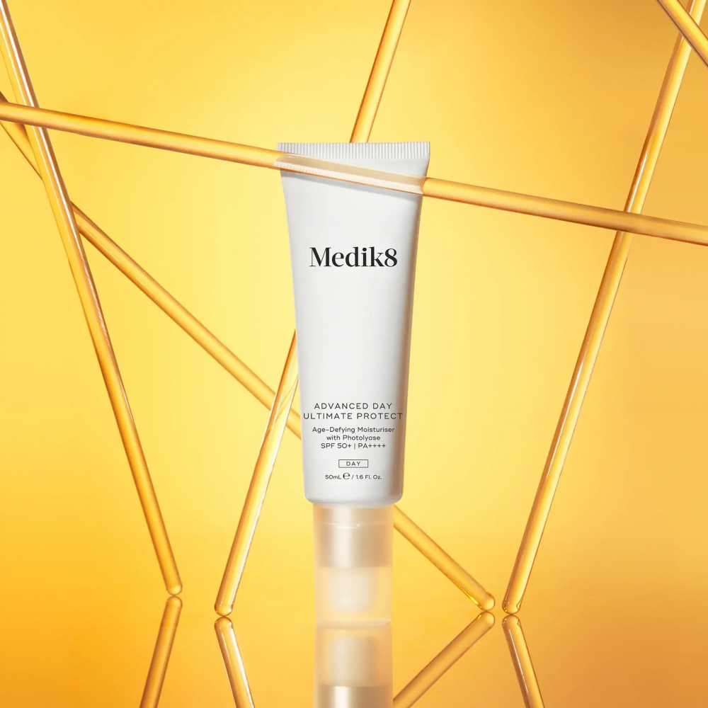 Антивіковий зволожуючий сонцезахисний крем з фотоліазою, SPF 50+ та PA++++ - Medik8 Advanced Day Ultimate Protect SPF50 фото 4