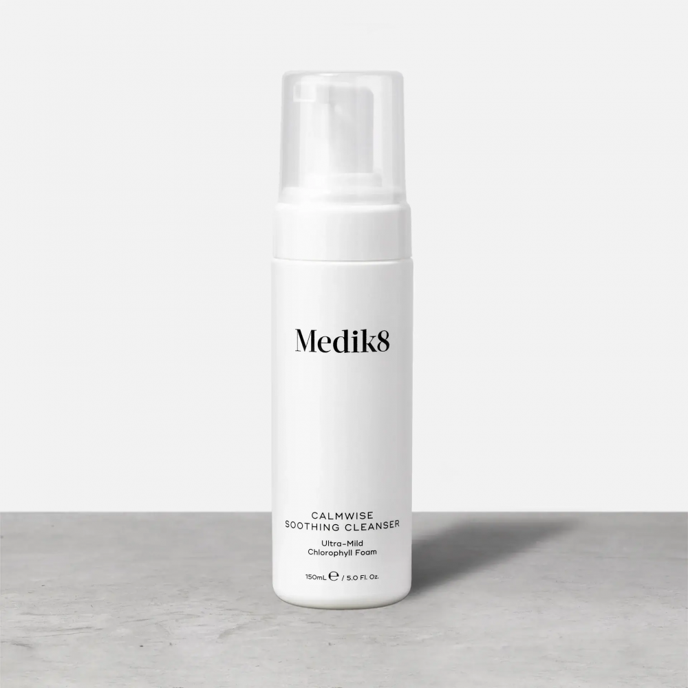 Очищаюча пінка для чутливої шкіри - Medik8 Calmwise soothing cleanser фото 4