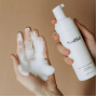 Очищаюча пінка для всіх типів шкіри - Medik8 Gentle cleanse - Фото 5
