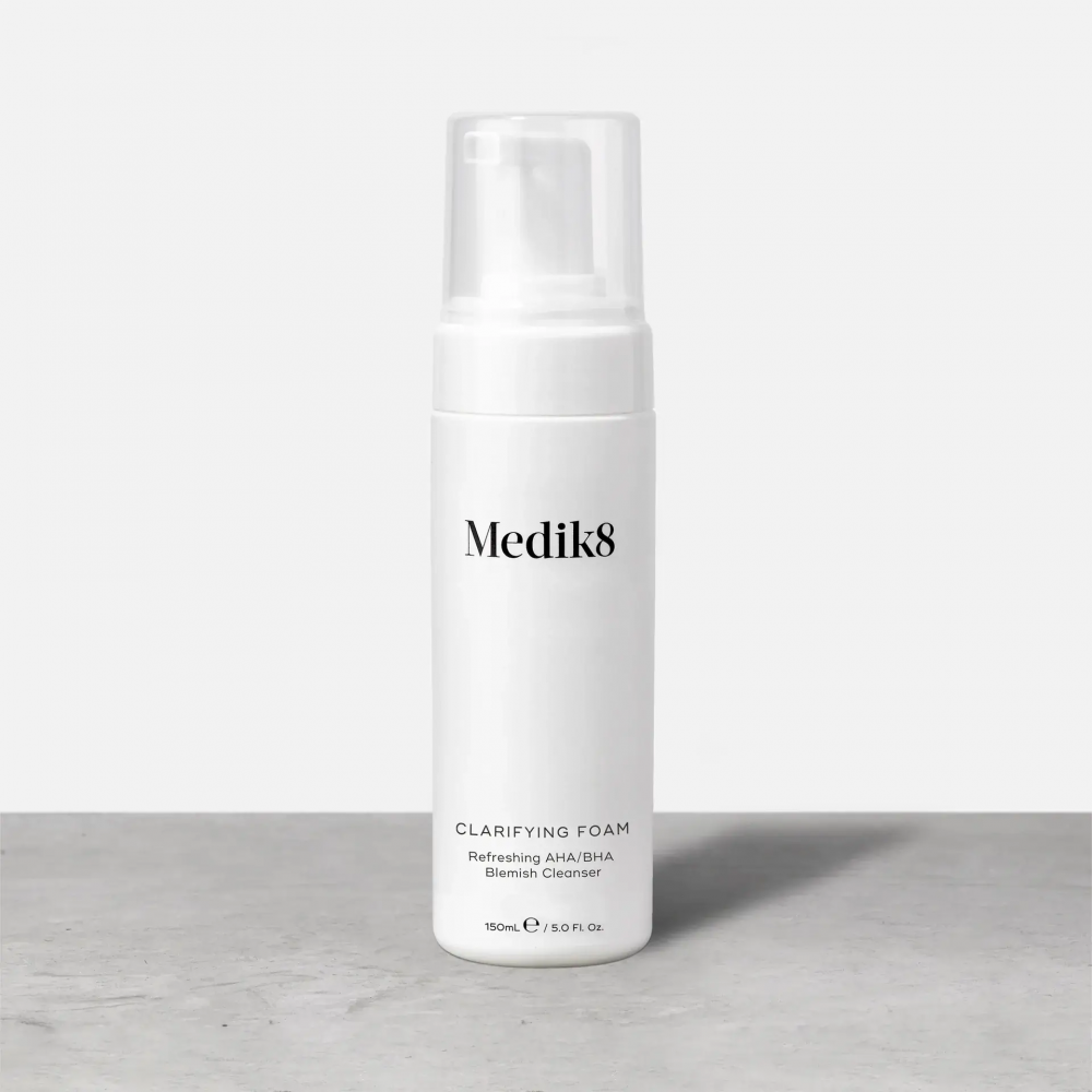 Очищаюча пінка з AHA і BHA для проблемної шкіри - Medik8 Clarifying Foam фото 4