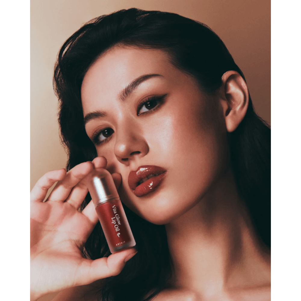 Глянцевое масло-тинт для губ "Chilled Berry" - Axis-Y Vita Glow Lip Oil Chilled Berry фото 3