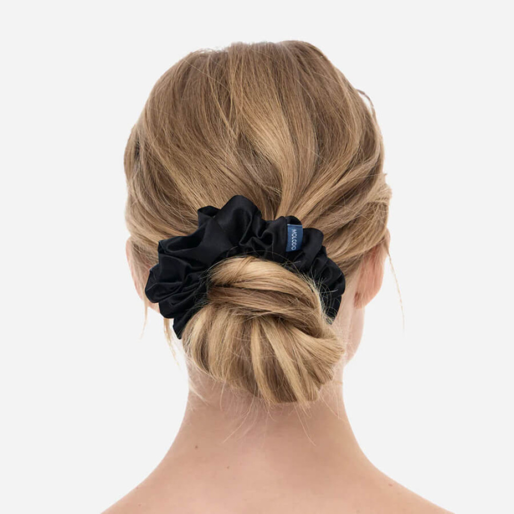 Шелковая резинка для волос чёрная - MOLODO Silk Scrunchie Large Black фото 3