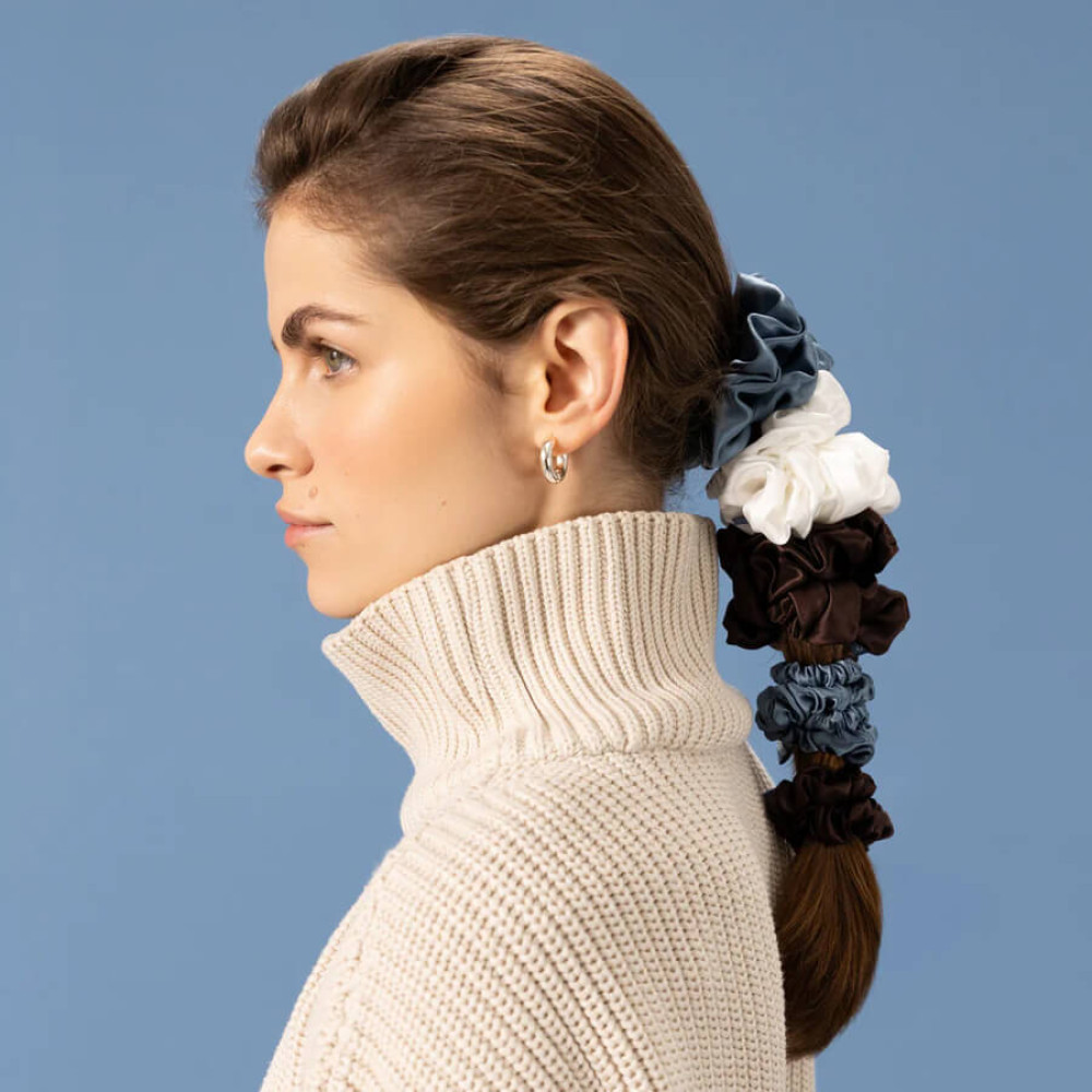 Шелковая резинка для волос коричневая - MOLODO Silk Scrunchie Medium Brown фото 4