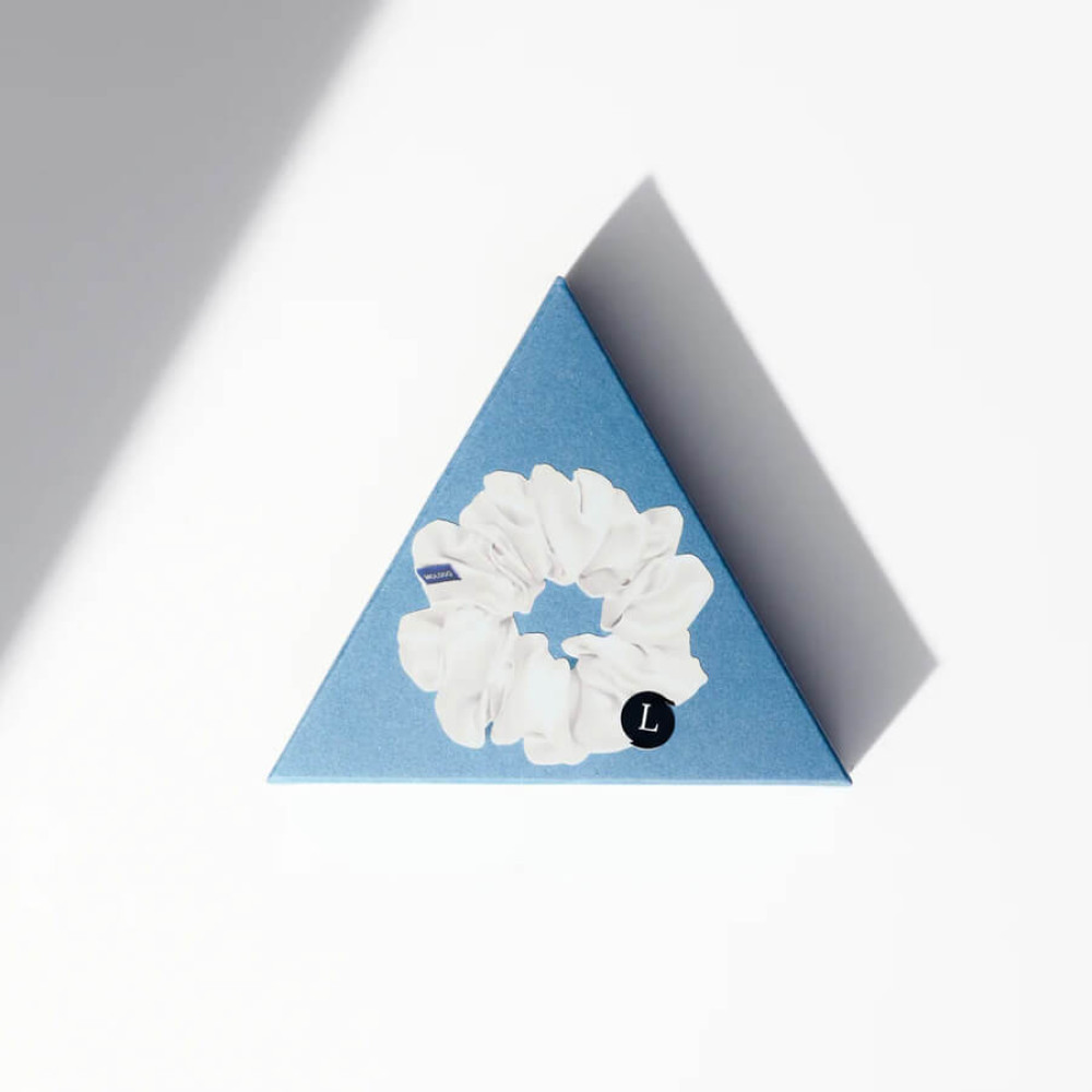 Шелковая резинка для волос молочная - MOLODO Silk Scrunchie Large Off White фото 2