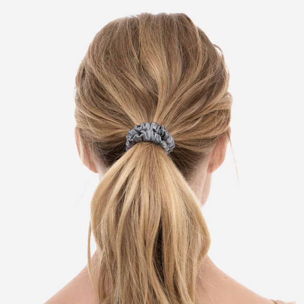 Шелковая резинка для волос серая - MOLODO Silk Scrunchie Small Stone Grey фото 3