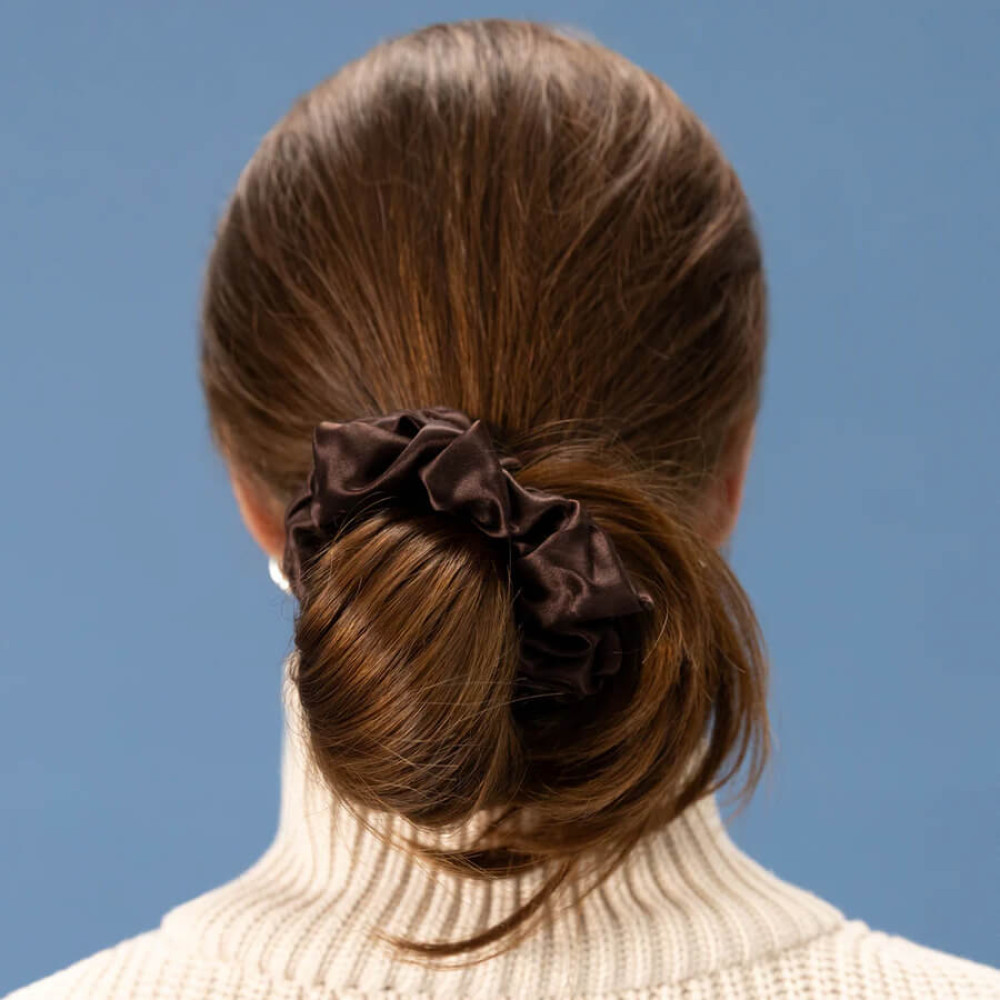 Шелковая резинка для волос сливовая - MOLODO Silk Scrunchie Large Plum фото 3