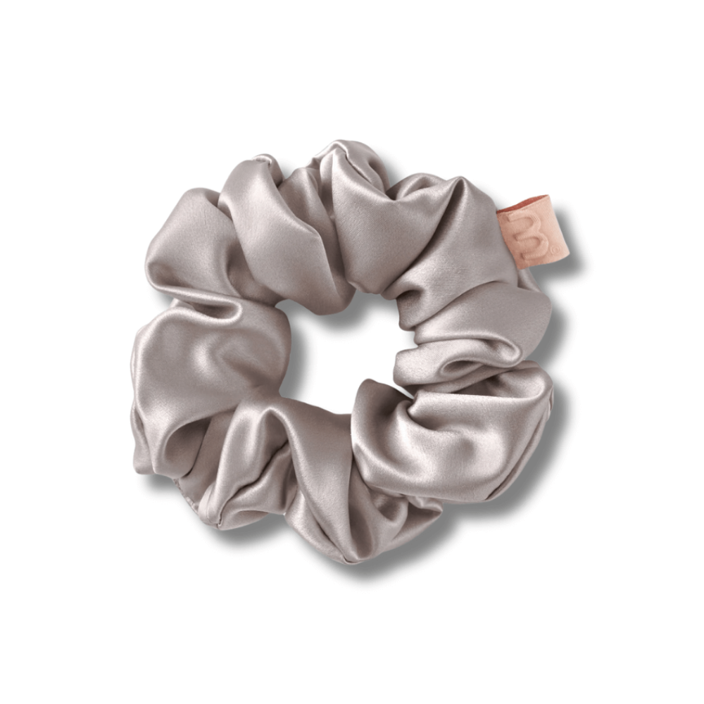 Об'ємна резинка для волосся сіро-бежева - MON MOU Silk Large Scrunchie Taupe - Фото 1