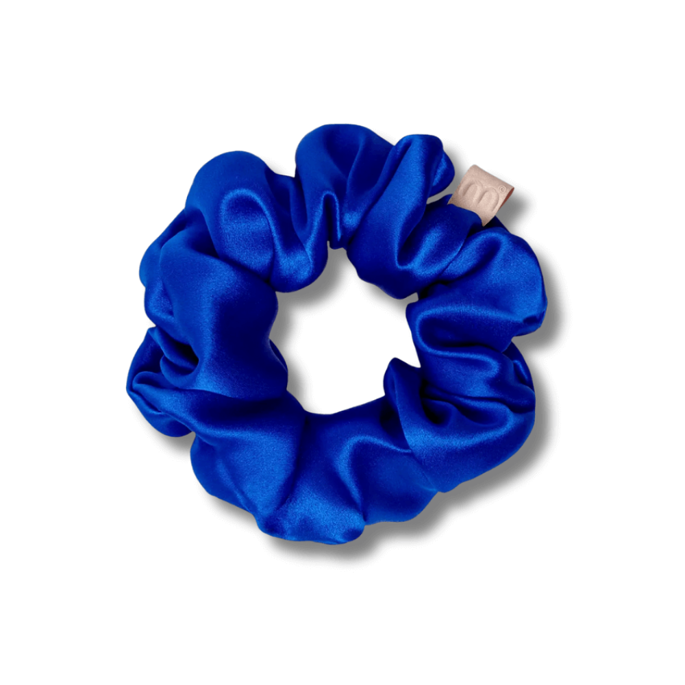 Об'ємна резинка для волосся темно-синя - MON MOU Silk Large Scrunchie Dark Blue - Фото 1