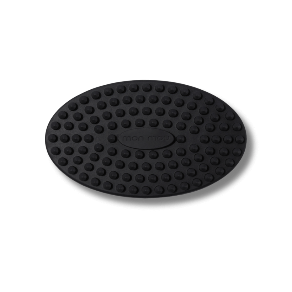 Силіконова щіточка для тіла чорна - MON MOU Soft Body Brush Black - Фото 1