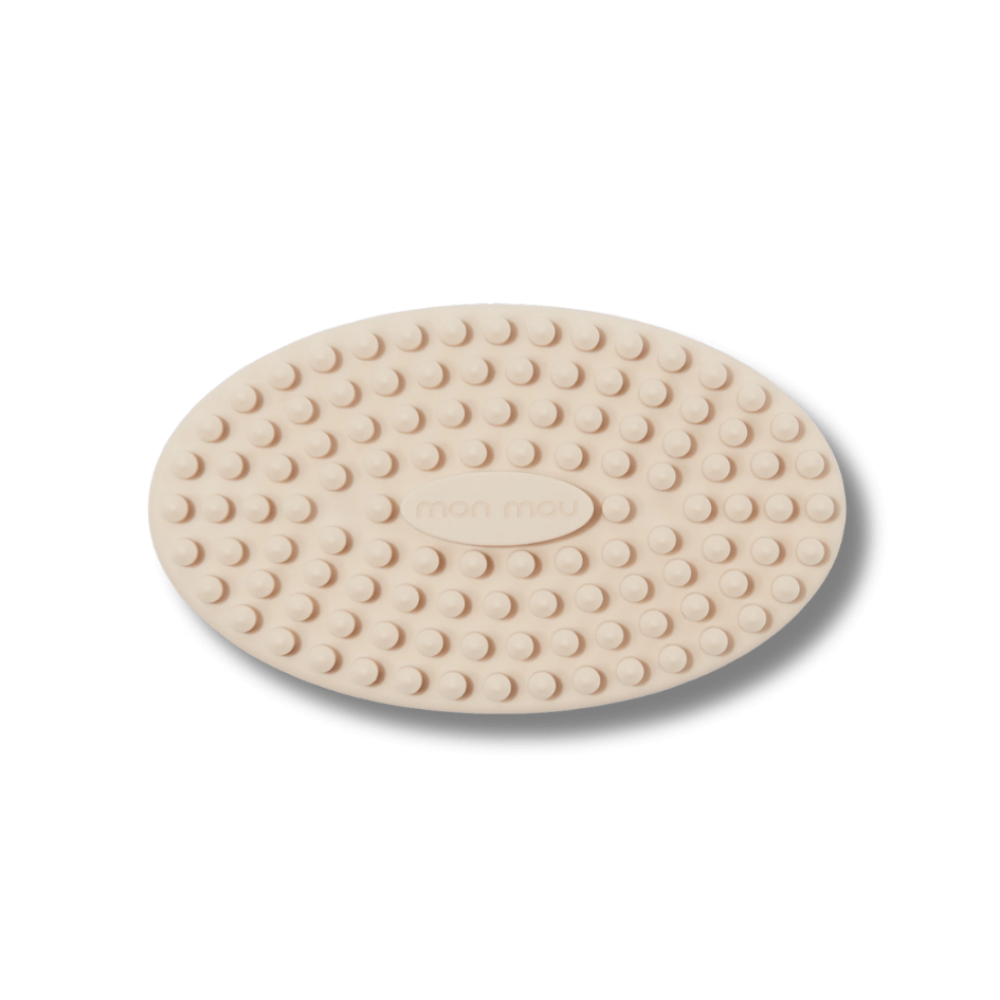 Силіконова щіточка для тіла нюдова - MON MOU Soft Body Brush Nude - Фото 1
