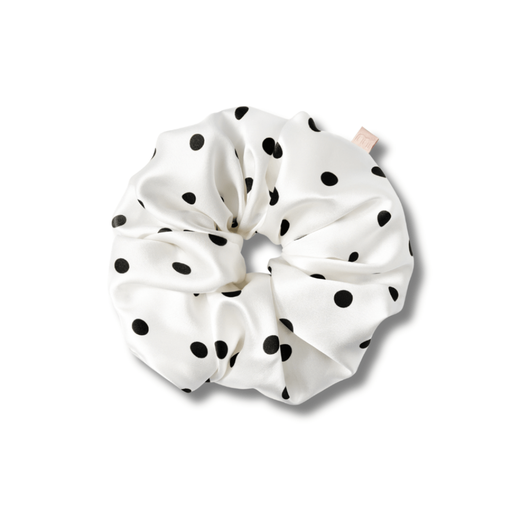 Супер об'ємна резинка для волосся біла в чорний горох - MON MOU Silk Volume Scrunchie Black Point - Фото 1