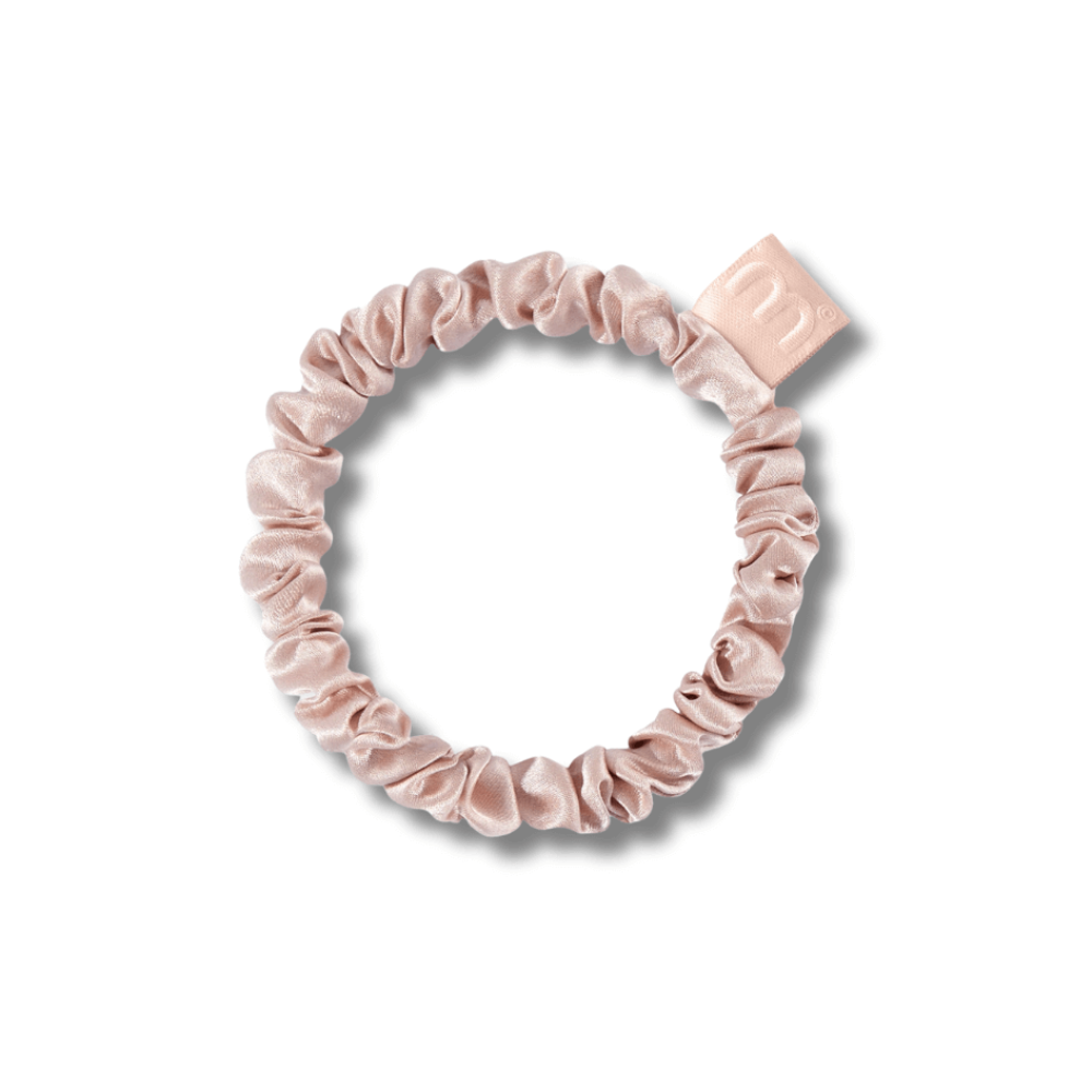 Тонкая резинка для волос нюдовая - MON MOU Silk Slim Scrunchie Nude - Фото 1