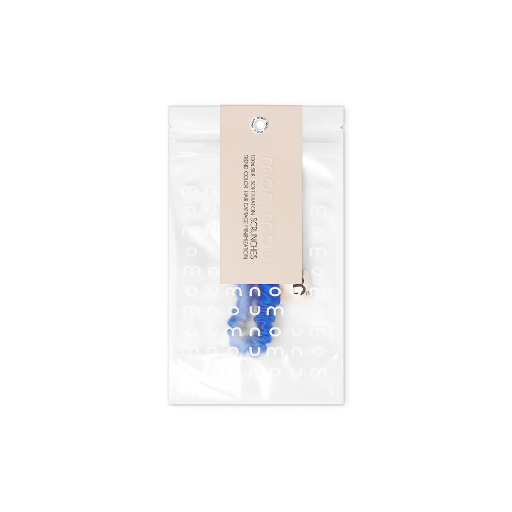 Тонка резинка для волосся темно-синя - MON MOU Silk Slim Scrunchie Dark Blue фото 2