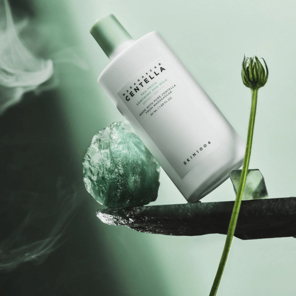 Сонцезахисний крем-молочко для шкіри, схильної до акне - Skin 1004 Madagascar Centella Tea-Trica Soothing Sun Milk фото 2