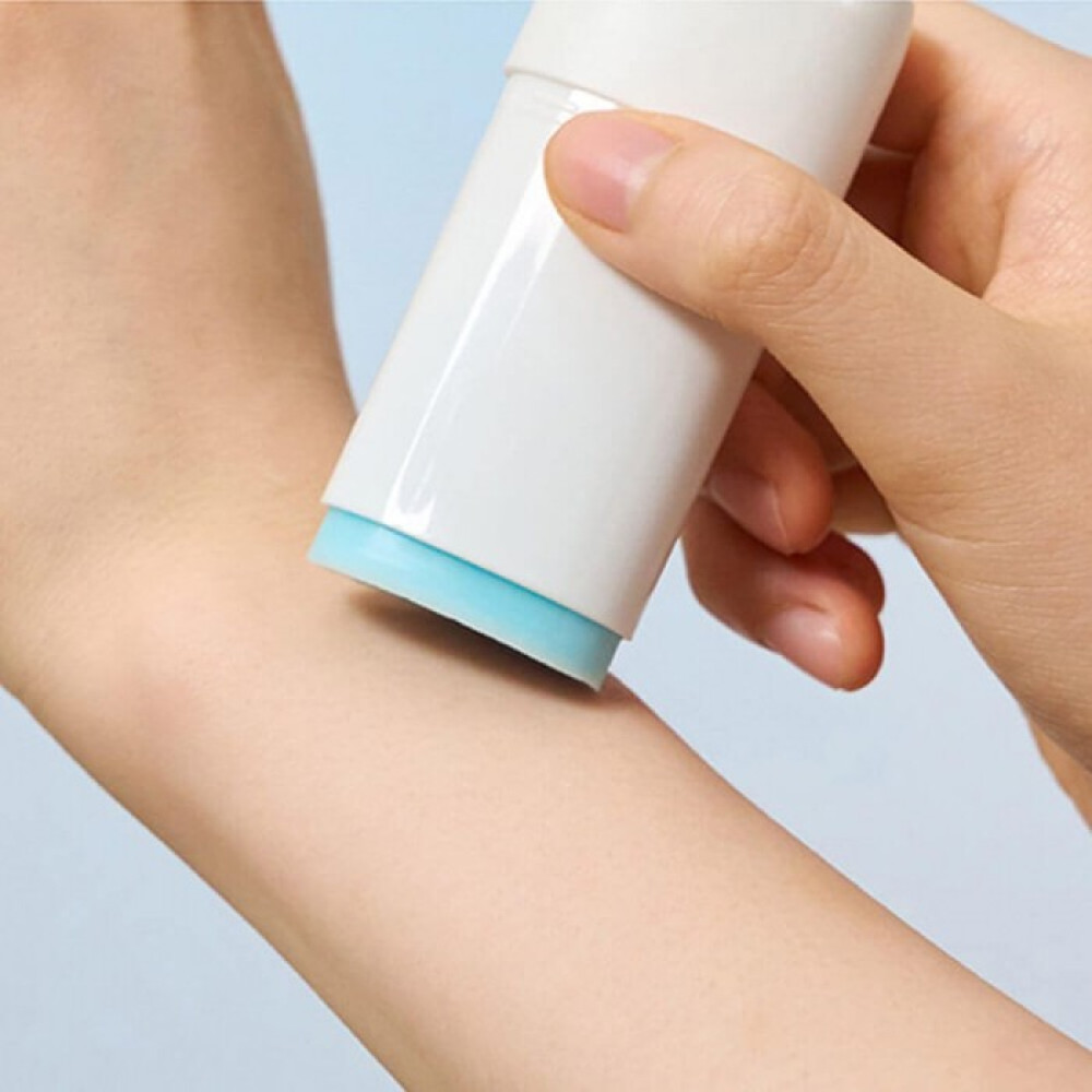 Сонцезахисний стік для обличчя - Skin 1004 Madagascar Centella Hyalu-Cica Silky-Fit Sun Stick SPF 50+ PA++++ фото 2