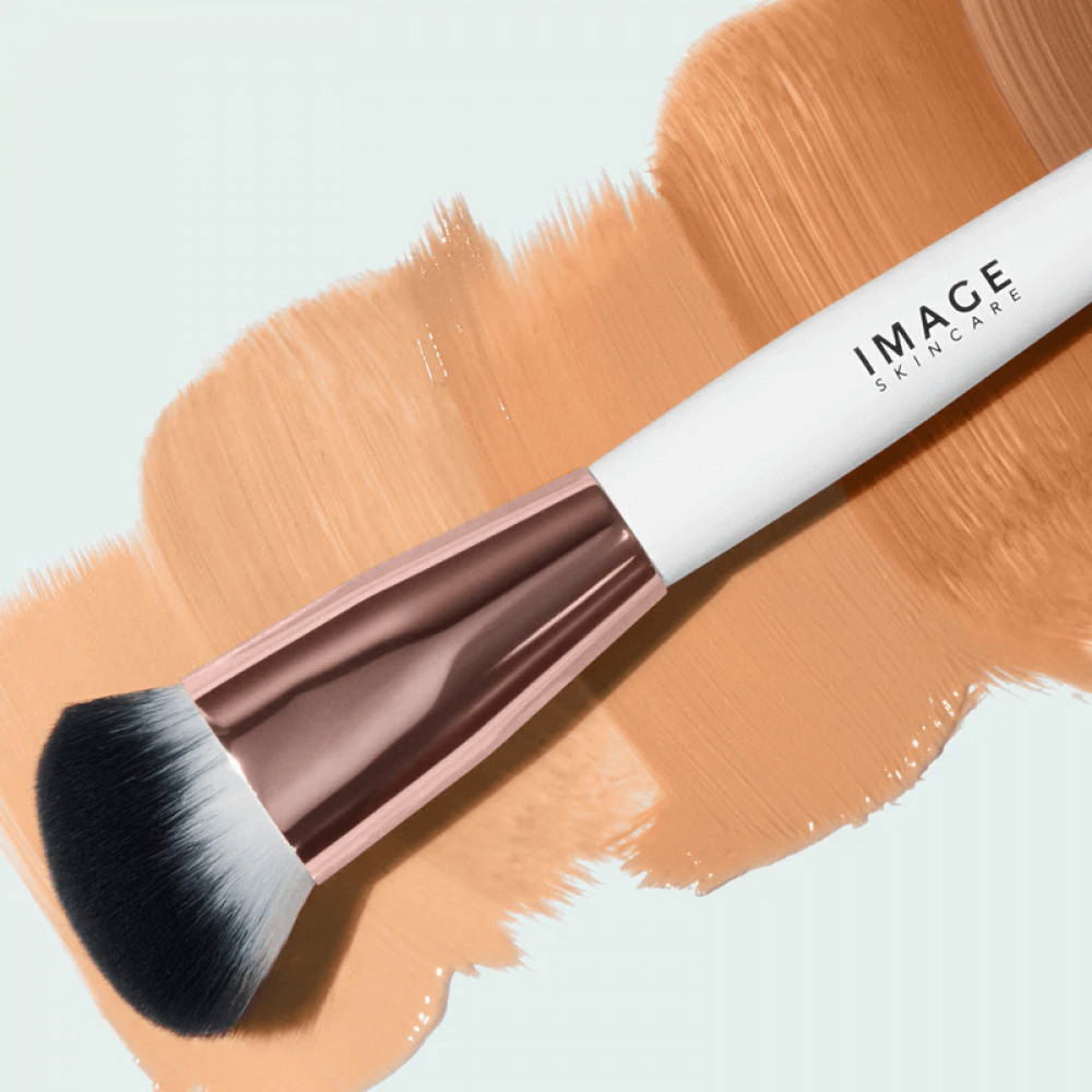 Кисточка для макияжа - Image Skincare Flawless Foundation Brush фото 3
